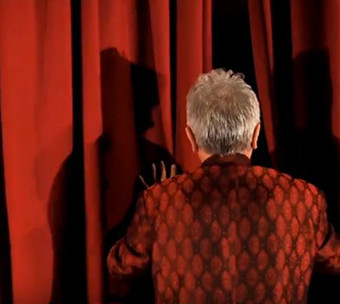 Teatro di Begamo scena da Danza di un viaggiatore leggero
