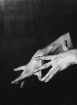 Germaine Krull,Etude de mains,1929